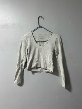 V-Neck Ribbed Long Sleeve Crop Top — Cream